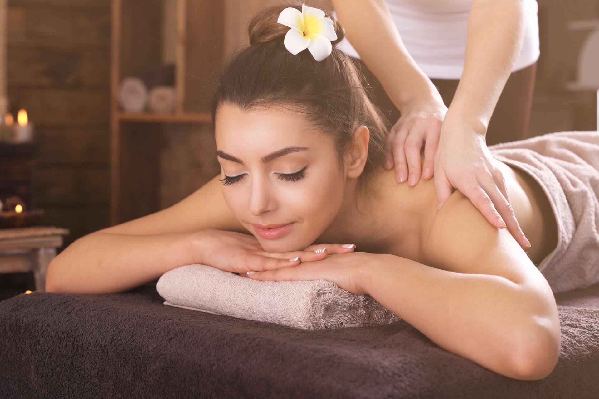 Massage cổ vai gáy là biện pháp xoa bóp bấm huyệt giúp giảm đau nhức, căng cơ Massage cổ vai gáy là biện pháp xoa bóp bấm huyệt giúp giảm đau nhức, căng cơ